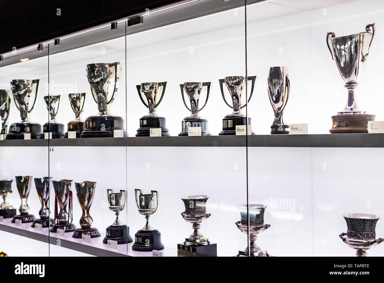 Barcelone, Espagne - 12 janvier 2018 : Le musée de trophées des coupelles et des bourses de l'équipe de FC Barcelone dans le Camp Nou. Banque D'Images