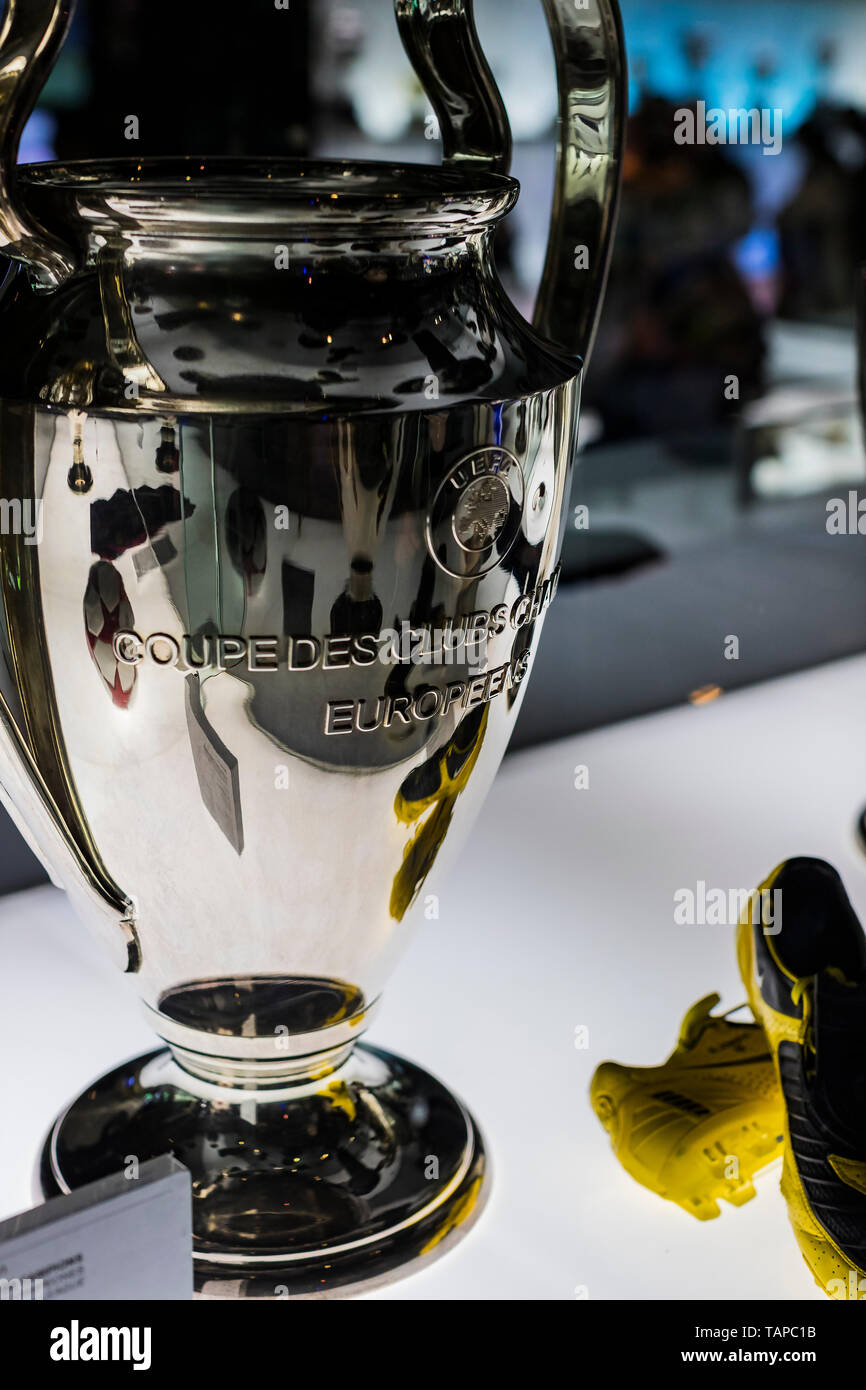 Barcelone, Espagne - 12 janvier 2018 : Le musée de trophées des coupelles et des bourses de l'équipe de FC Barcelone dans le Camp Nou. Banque D'Images