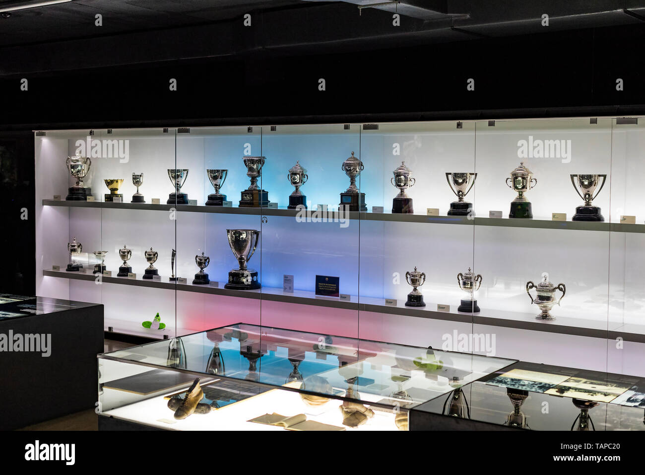 Barcelone, Espagne - 12 janvier 2018 : Le musée de trophées des coupelles et des bourses de l'équipe de FC Barcelone dans le Camp Nou. Banque D'Images