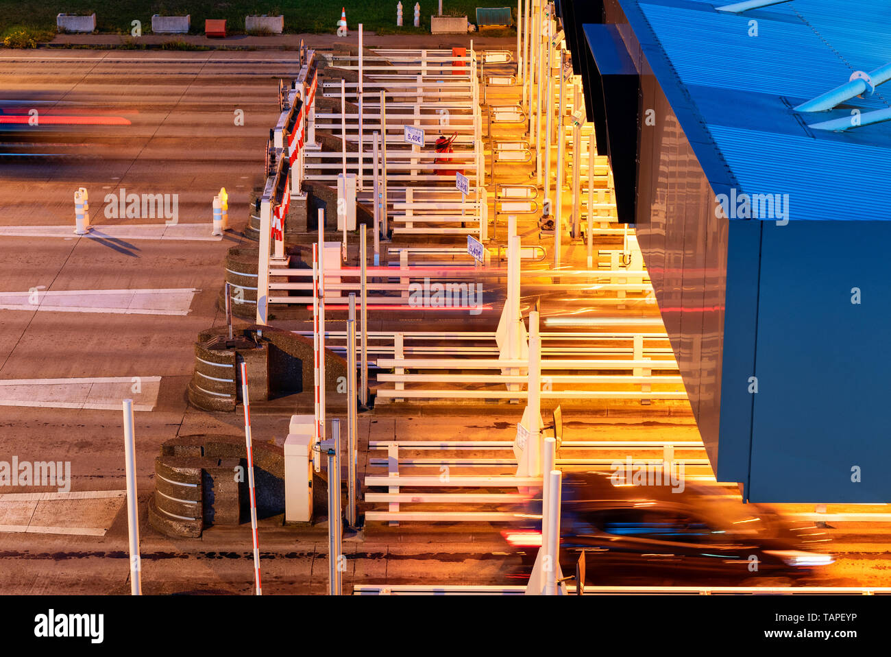 Péage sur l'autoroute la nuit Banque D'Images