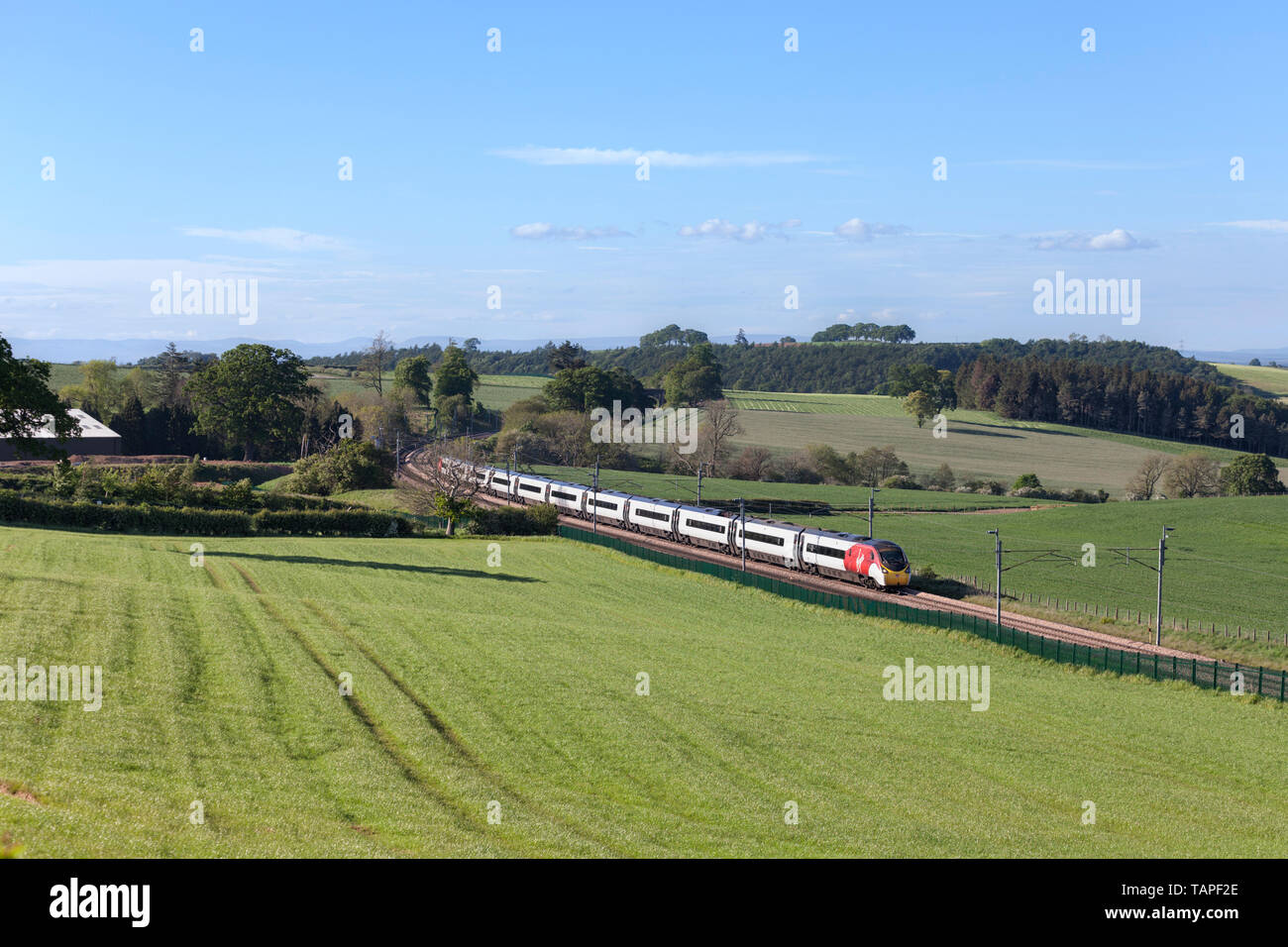 Virgin Trains pendolino passant Southwaite (nord de Penrith) sur la ligne principale de la côte ouest dans la région de Cumbria Banque D'Images