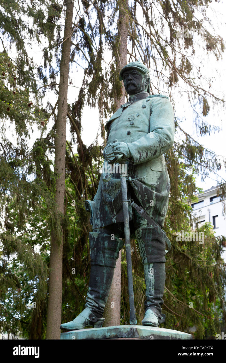 Statue de Otto von Bismarck dans le parc Nerotal à Wiesbaden, la capitale de l'état de Hesse, en Allemagne. Bismarck, connu comme le chancelier de fer, joué un ke Banque D'Images