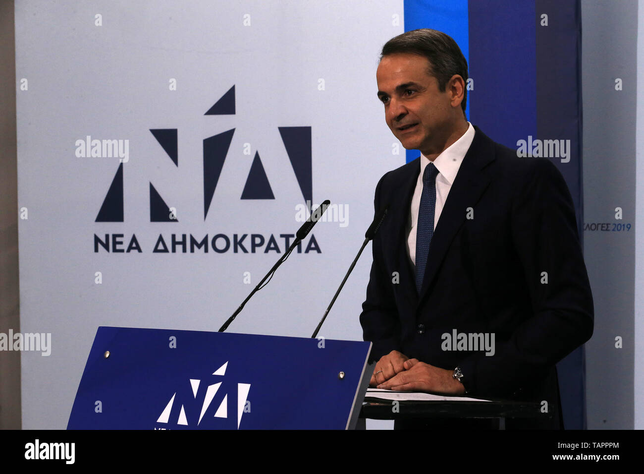 Athènes, Grèce. 26 mai, 2019. L'opposition principale grec Nouvelle Démocratie chef Kyriakos Mitsotakis offre son discours à Athènes, Grèce, le 26 mai 2019. L'opposition grecque parti conservateur Nouvelle démocratie (ND) chef de parti Kyriakos Mitsotakis a appelé le Premier Ministre grec Alexis Tsipras pour cesser de sorte que la Grèce sera a conduit à des élections nationales, après les résultats du Parlement européen et du Parlement européen sur les élections locales dimanche. Credit : Marios Lolos/Xinhua/Alamy Live News Banque D'Images