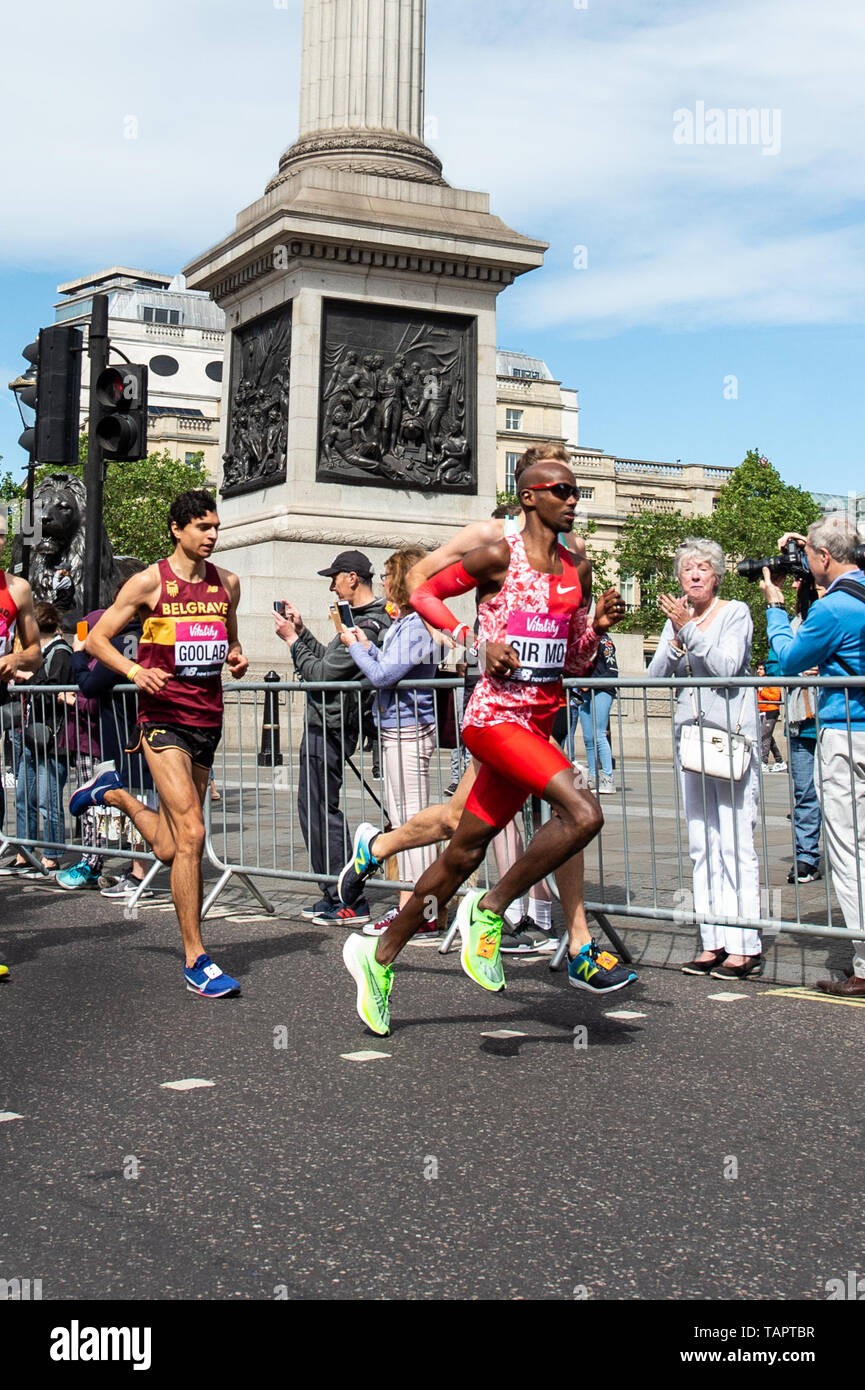 Londres, Royaume-Uni. 27 mai, 2019. Sir Mo Farah sur le circuit de la vitalité London 10 000:Crédit Hoa Vo /Alamy Live News Banque D'Images