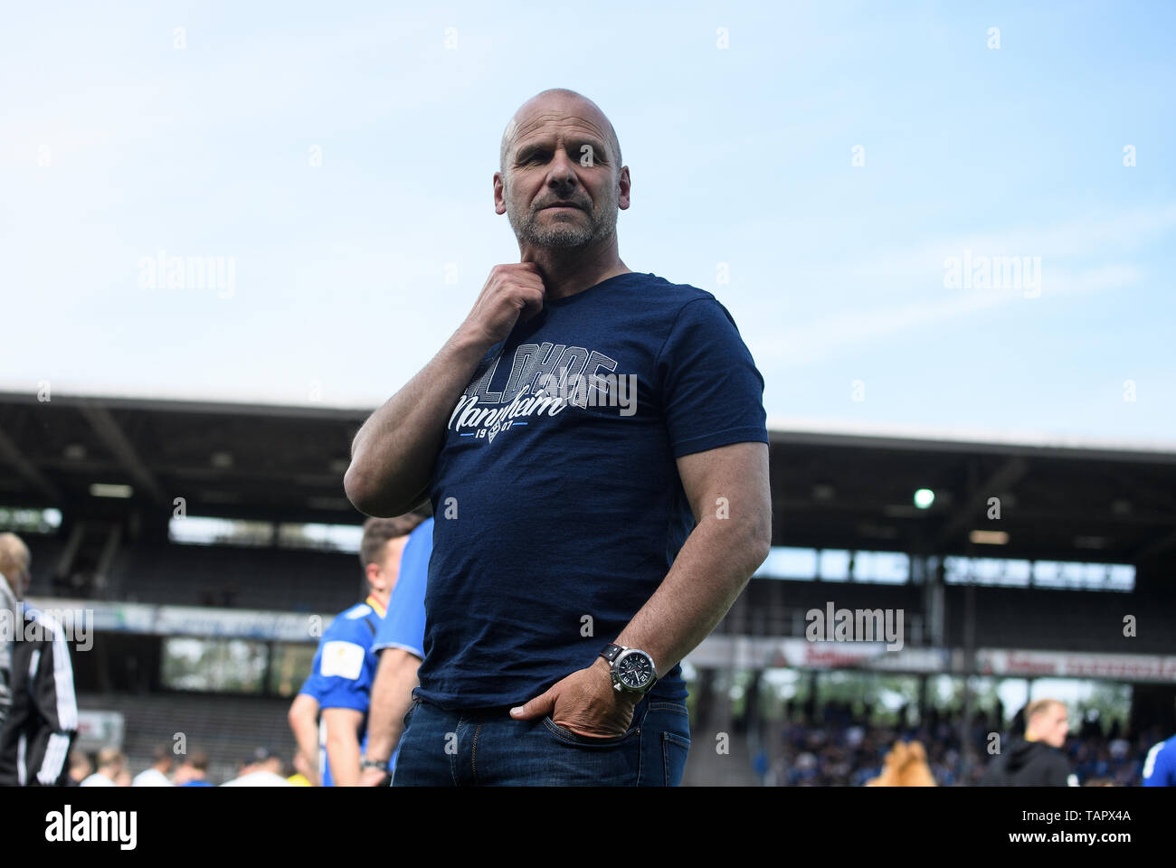 Bernhard Coach (Trares Waldhof) après le match. GES / football / Badischer Fußball-Verband Cup Finale : Karlsruher SC - SV Waldhof Mannheim, l'utilisation dans le monde entier 26.05.2019 | Banque D'Images