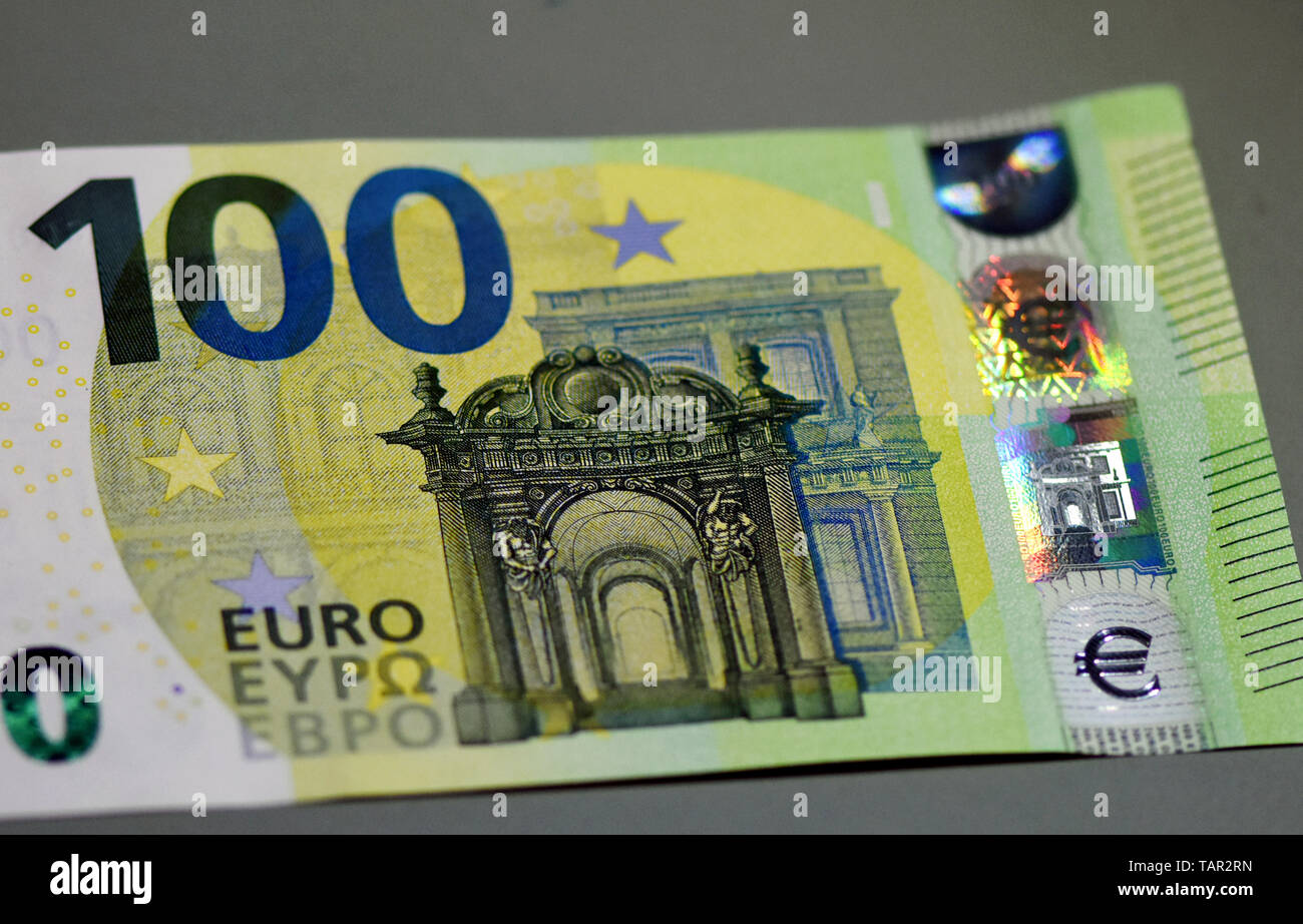 Nouveau 100 euro Banque de photographies et d'images à haute résolution -  Alamy