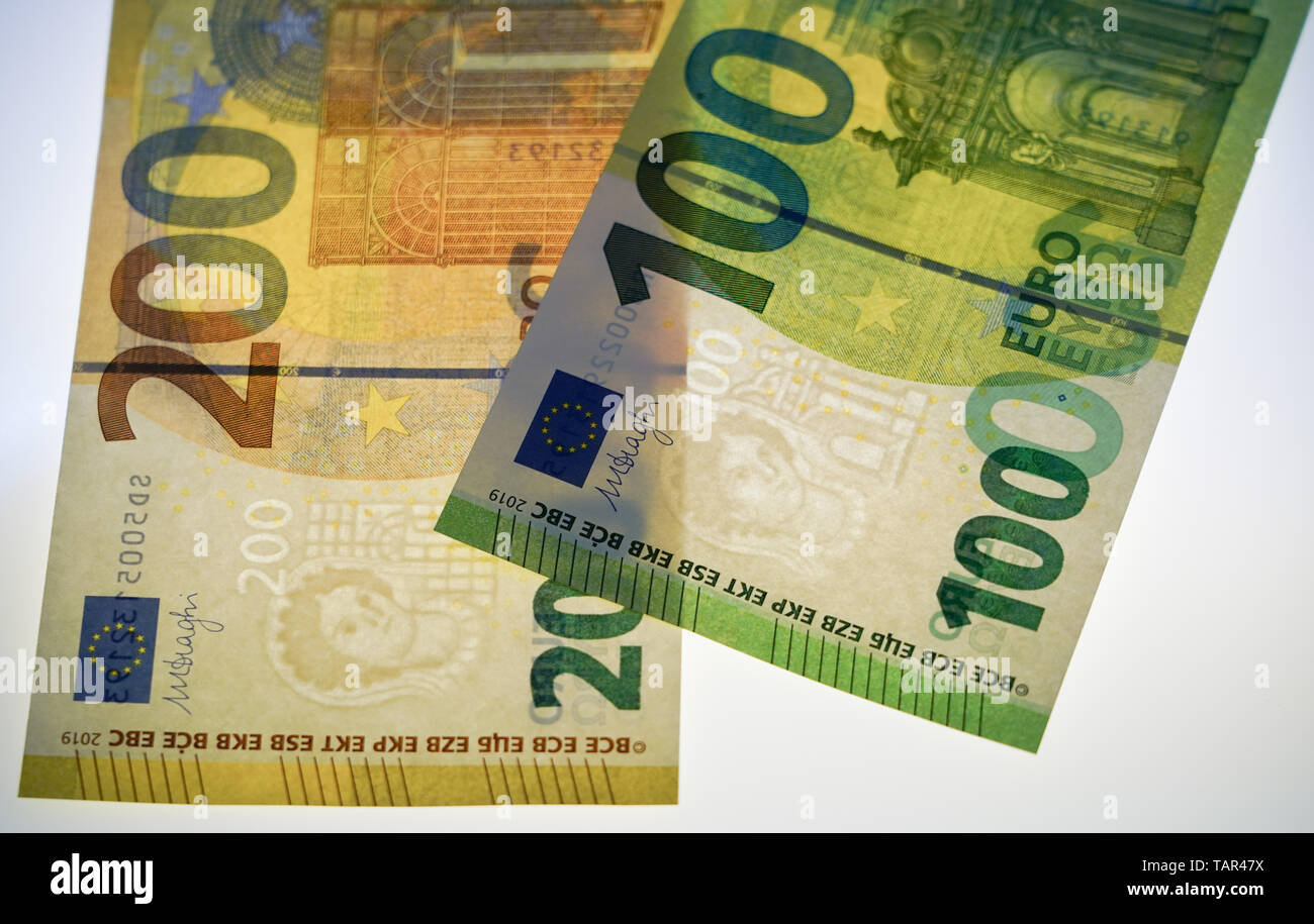 Billet De 100 Euros A Imprimer Recto Verso Nouveaux billets de 100 euros (2019), recto et verso Photo Stock - Alamy