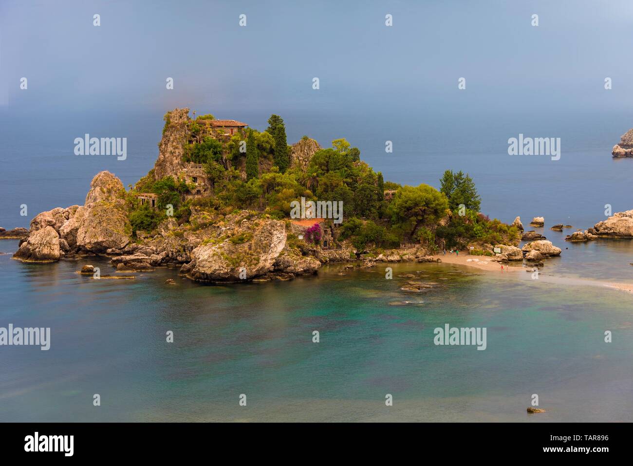 Jour de pluie à la Réserve Naturelle d'Isola Bella, Taormina, Sicile Banque D'Images