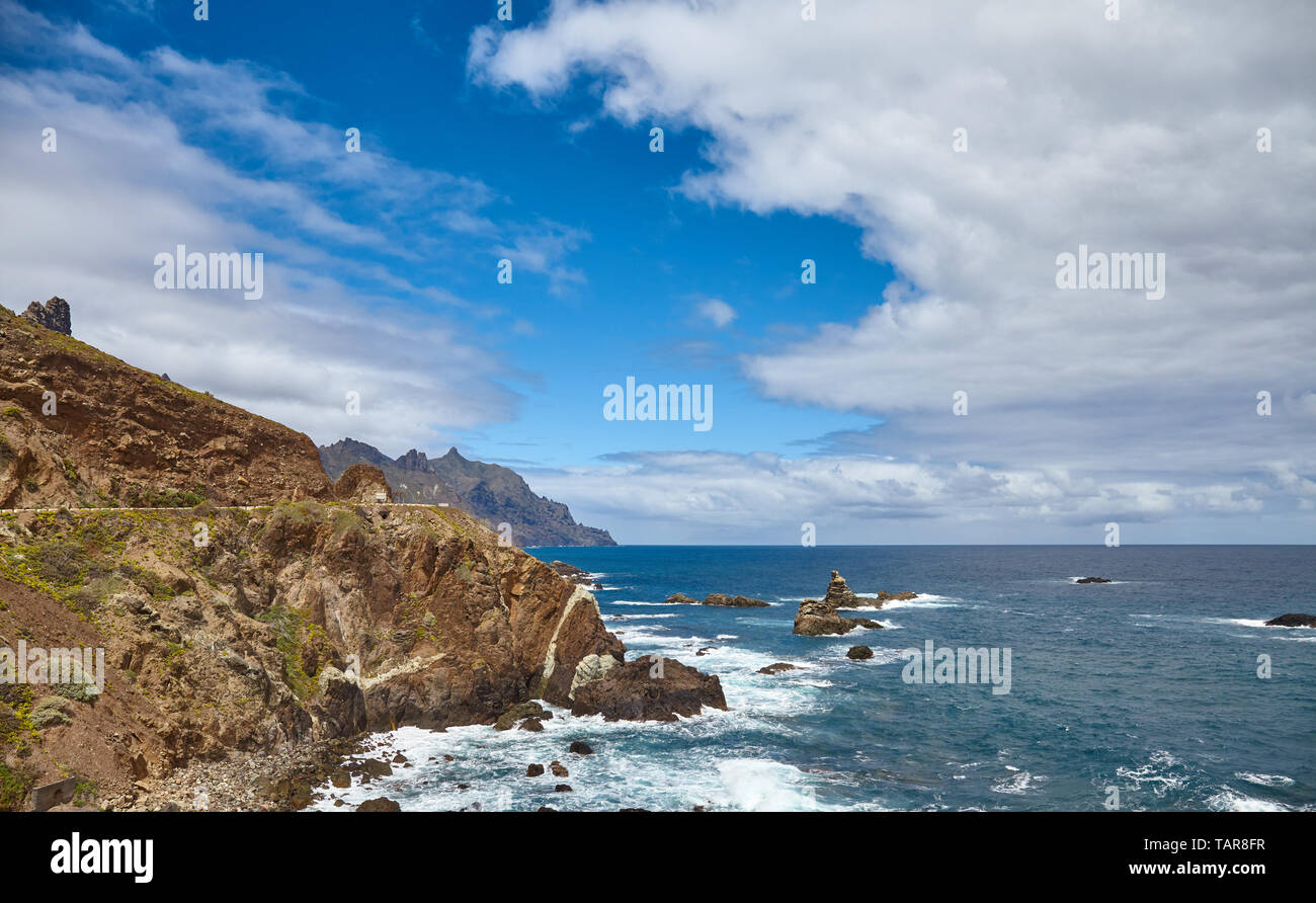 Océan Atlantique côte de Ténérife près de Taganana Macizo de Anaga, village de montagne, l'Espagne. Banque D'Images