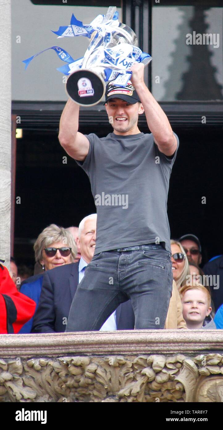 Wirral,UK 27 mai 2019 Tranmere Rovers retour aux célébrations à Birkenhead mairie pour célébrer la promotion des équipes de ligue 1 Ian crédit Fairbrother/Alamy Stock Photos Banque D'Images