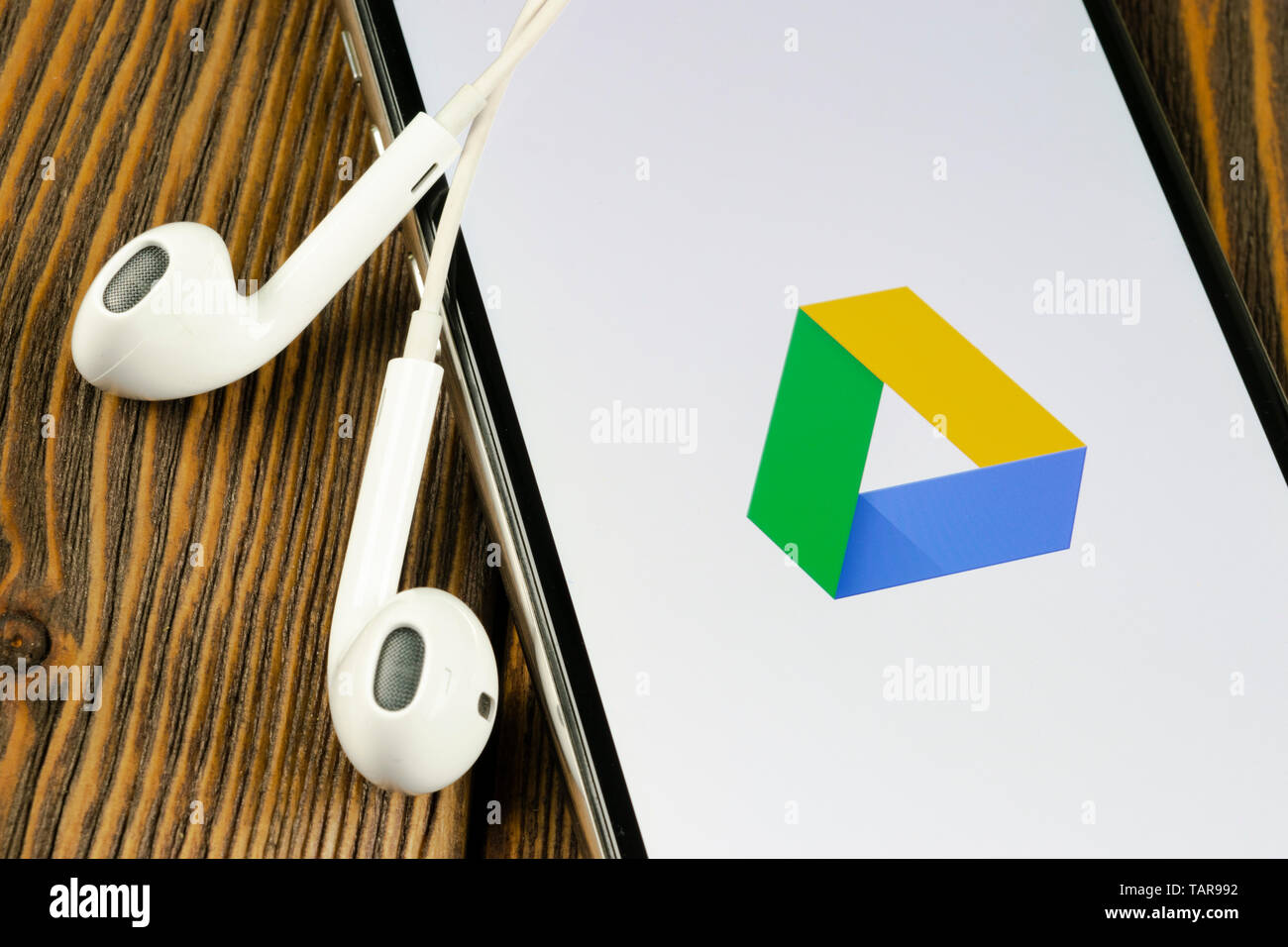 Helsinki, Finlande, le 4 mai 2019 : l'icône de l'application Google Drive sur Apple iPhone écran X close-up. L'icône de Google drive. L'application Google Drive. M Social Banque D'Images