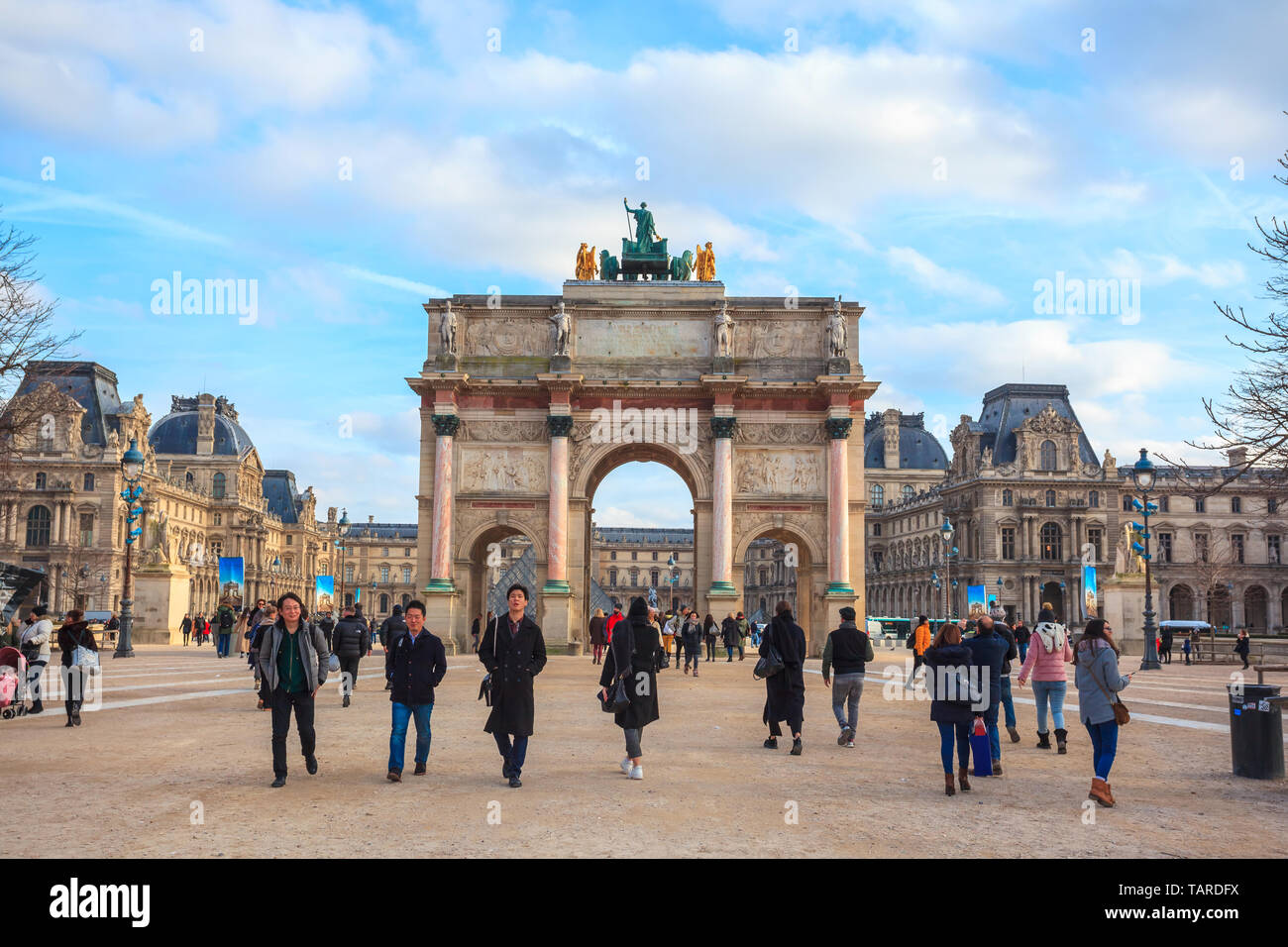 Paris, France - 16.01.2019 : l'Arc de triomphe du Carrousel : Triumphal Arch situé entre les Tuileries et le musée du Louvre, Paris Banque D'Images