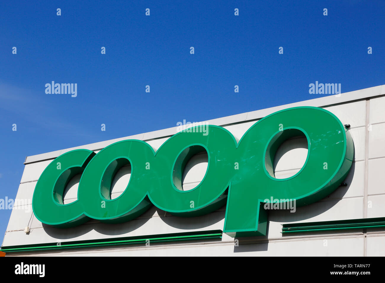 Sodertalje, Suède - Mai 25, 2019 : le Supermarché Coop logo. Banque D'Images