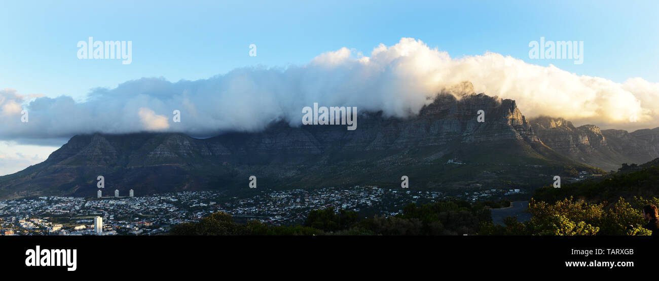 Vues de la ville du Cap et la montagne de la table à partir de Signal Hill. Banque D'Images