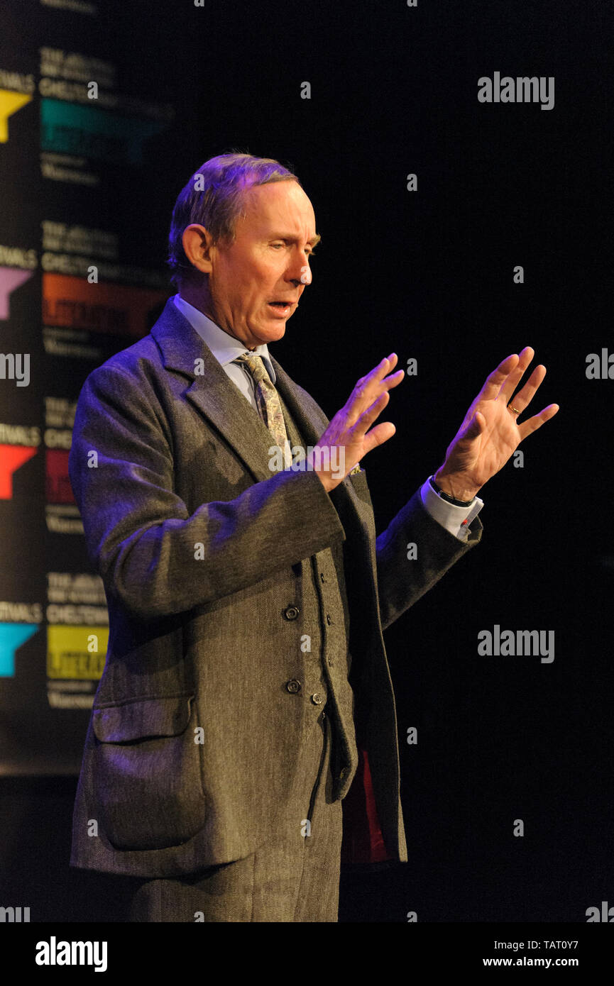 L'écrivain et journaliste anglais, A.N. Wilson à la Cheltenham Literature Festival, le 9 octobre 2014. Banque D'Images