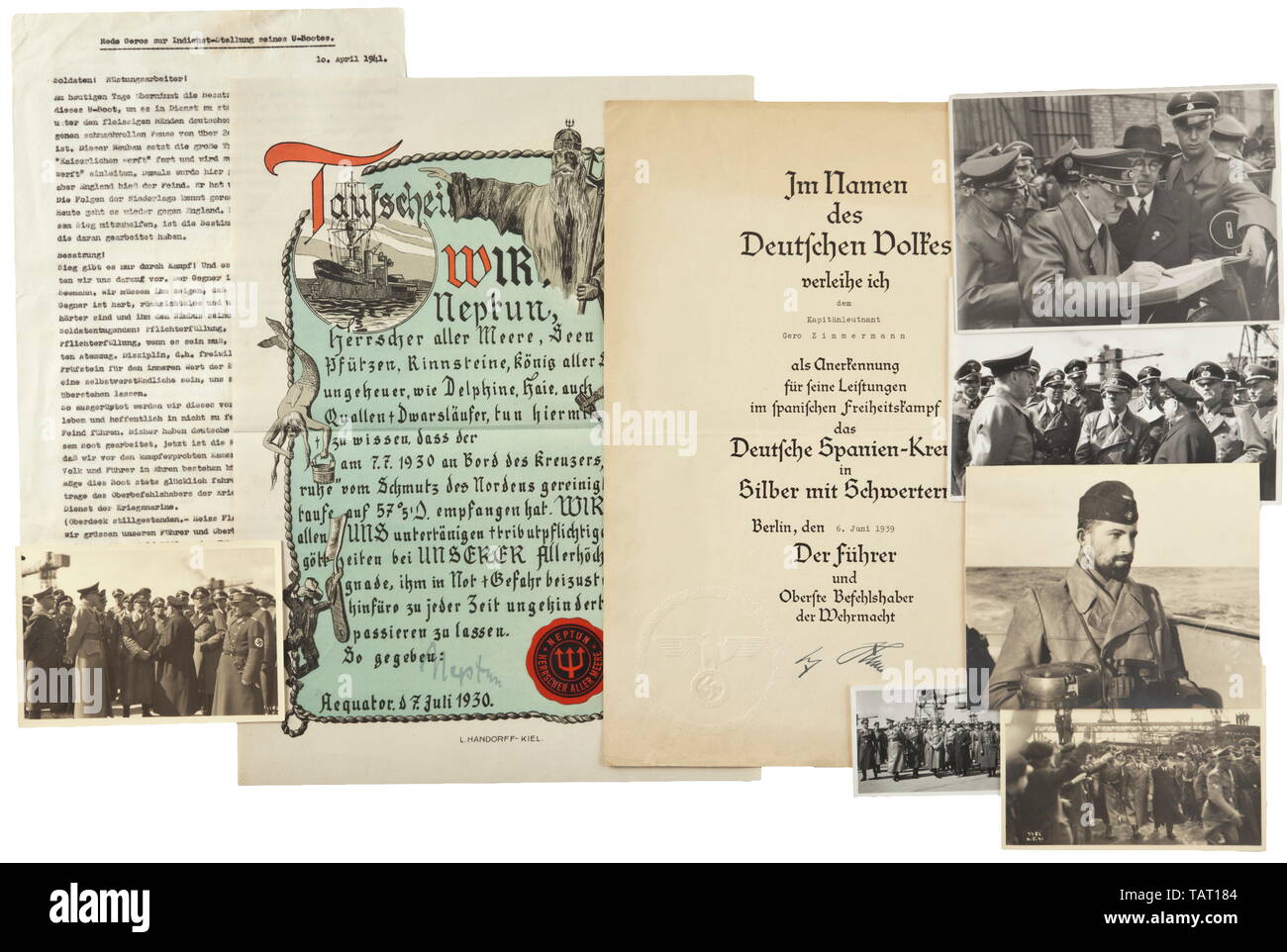 Une succession de Gero Zimmermann (1910 - 1941) - commandant de l'U-401, l'attribution des documents, inscrit l'album photo des objets et de l'histoire navale. Bourse document pour la Croix-Rouge espagnole dans l'argent avec des épées, publié le 6 juin 1939 à (capitaine de corvette) Kapitänleutnant Gero Zimmermann à Berlin, avec fac-similé de signature de A. Hitler. En outre, un document f 20e siècle, Editorial-Use-seulement Banque D'Images