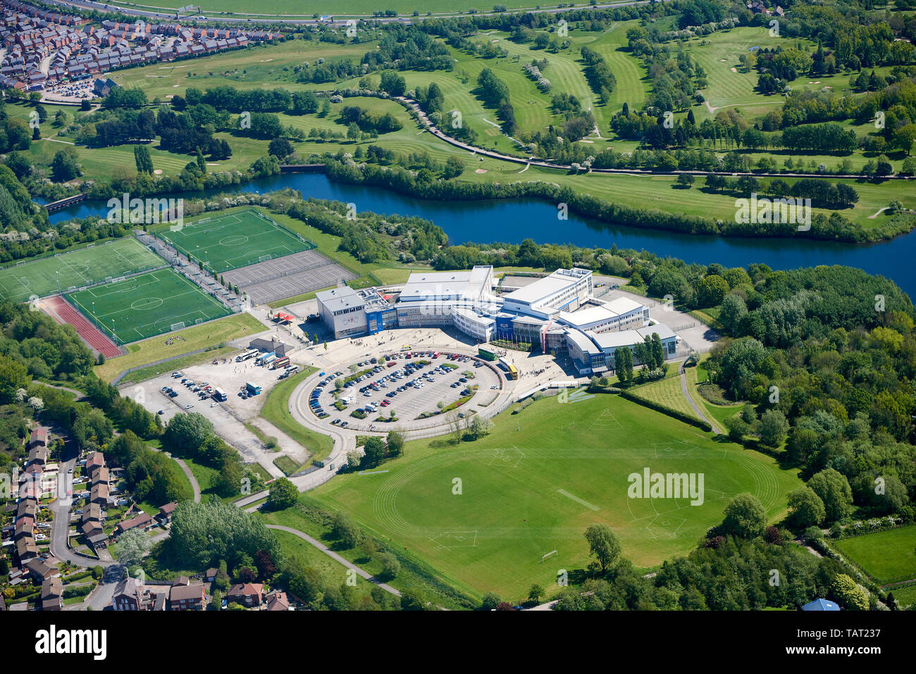 Une vue aérienne de Wright Robinson College, Gorton, Manchester, North West England, UK Banque D'Images