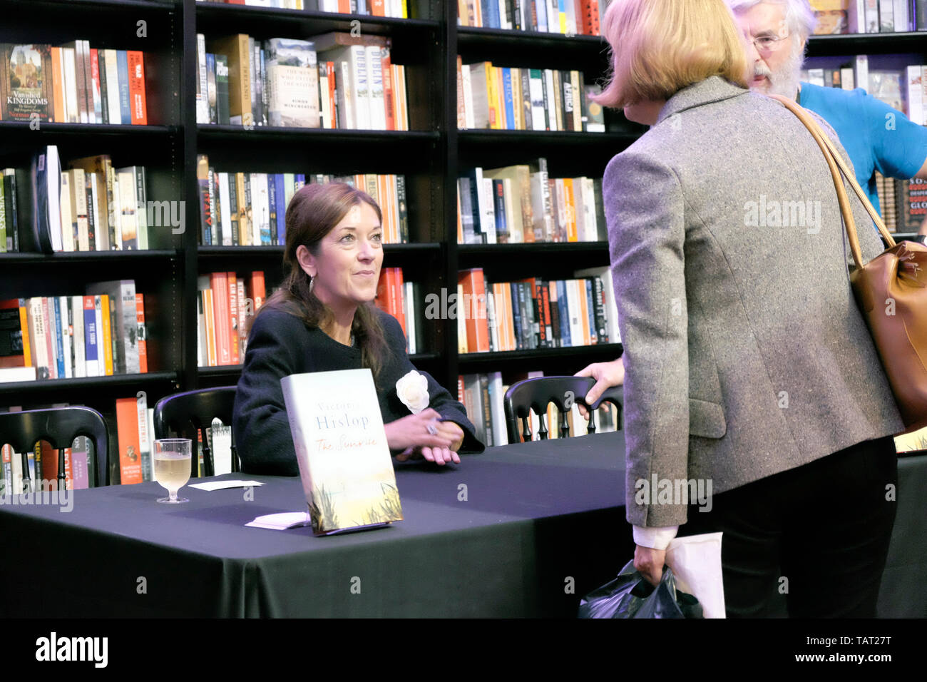 Auteur Anglais, Victoria Hislop livre signant au Cheltenham Literature Festival, 10 octobre 2014. Banque D'Images