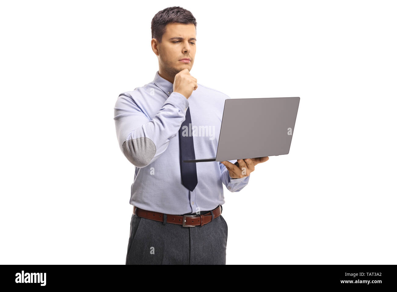 Homme tenant un ordinateur portable professionnel et pensée isolé sur fond blanc Banque D'Images