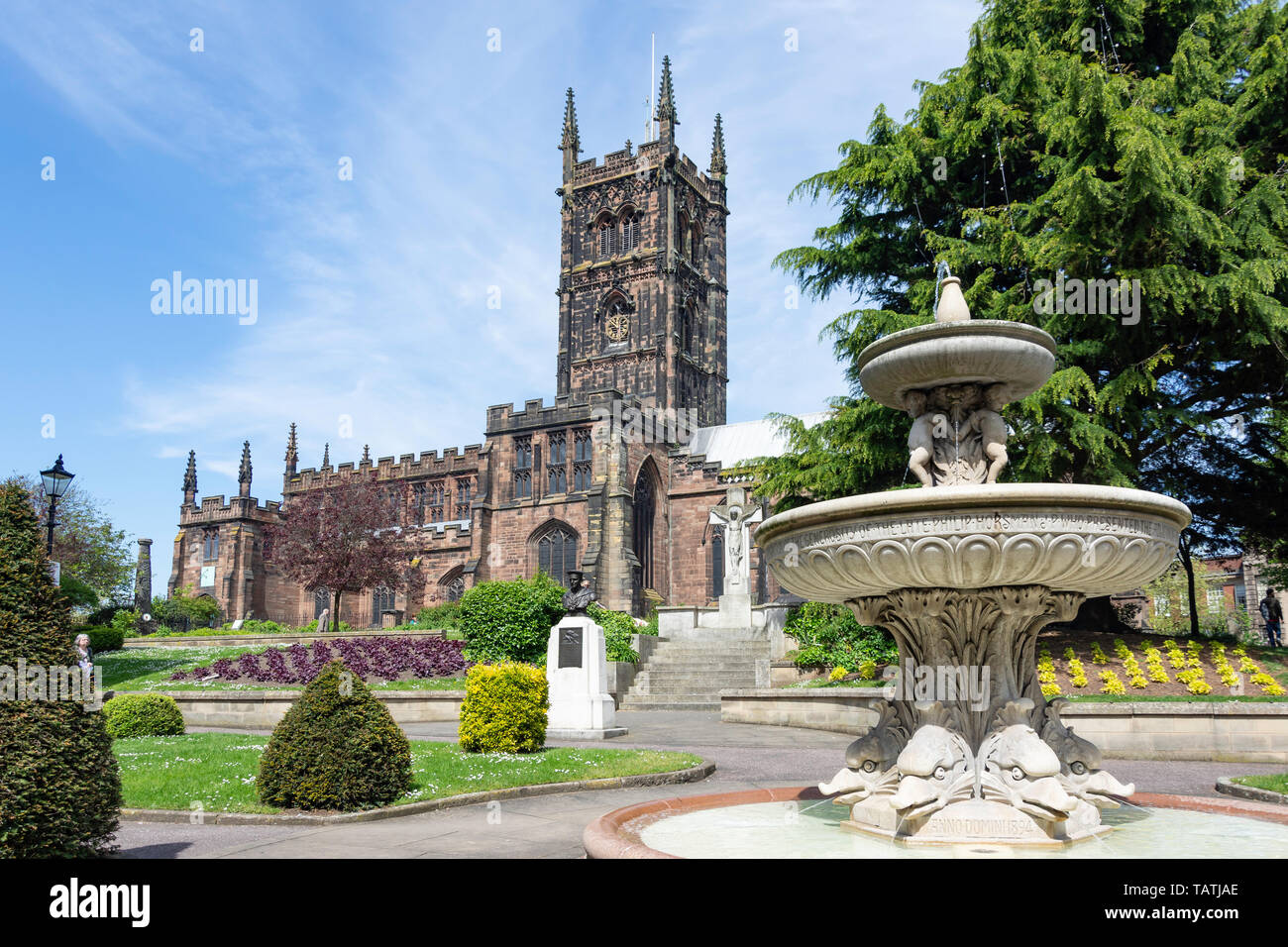 St Peter's Collegiate Church et jardins, Wolverhampton, West Midlands, England, United Kingdom Banque D'Images