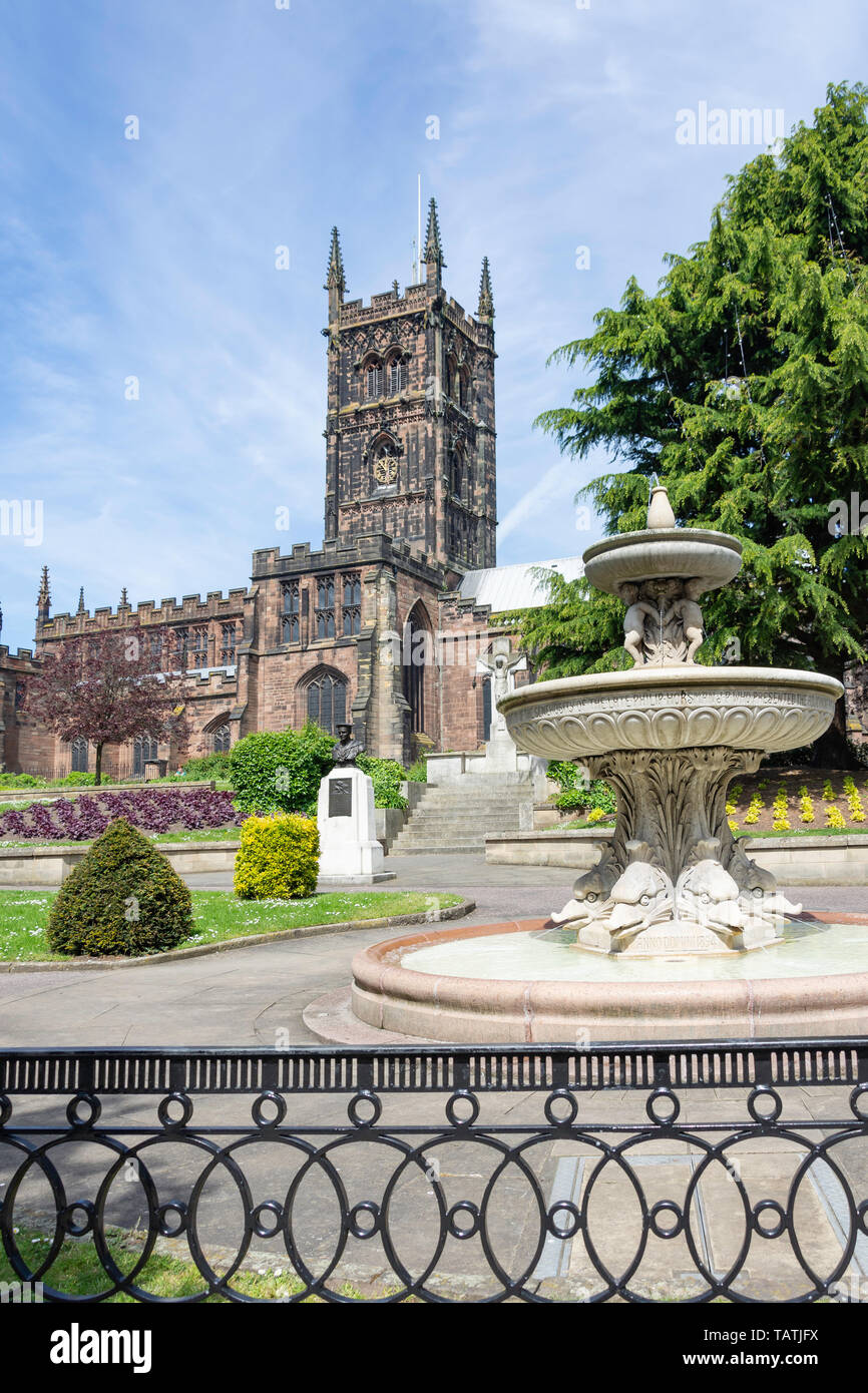 St Peter's Collegiate Church et jardins, Wolverhampton, West Midlands, England, United Kingdom Banque D'Images