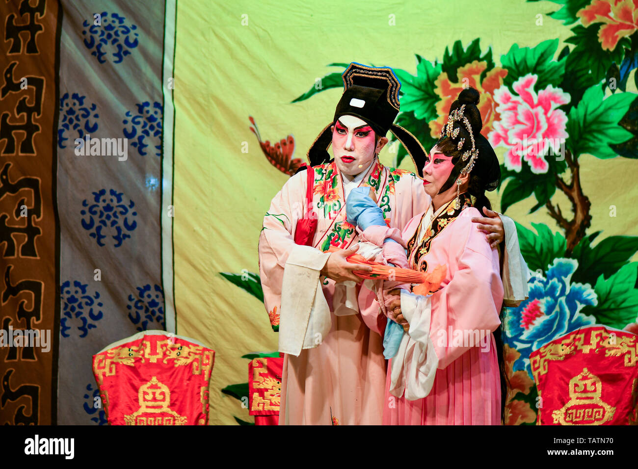 Acteur et actrice de l'opéra chinois avec un miroir Banque D'Images