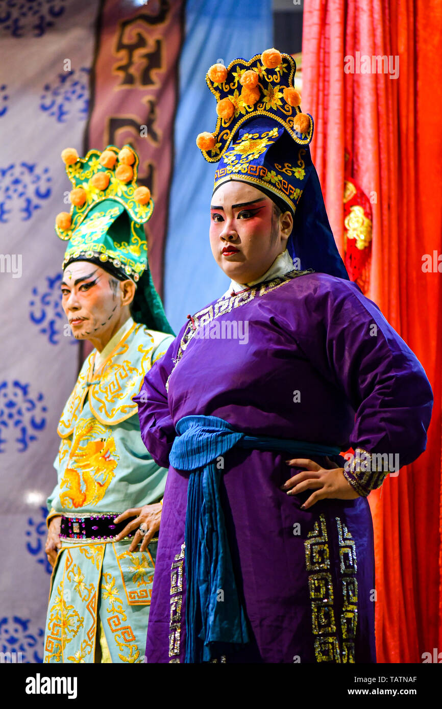 Acteur et actrice de l'opéra chinois avec un miroir Banque D'Images
