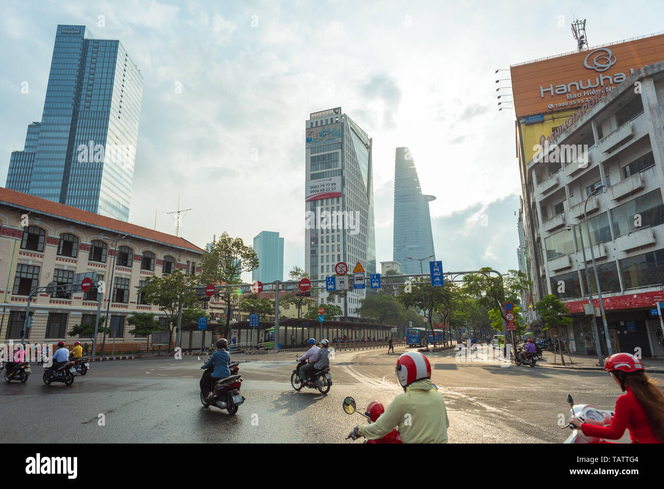 Ho Chi Minh Ville, Vietnam - Avril 17, 2019 : le matin, le centre-ville (Ham Nghi Street) et ses immeubles de grande hauteur. Banque D'Images