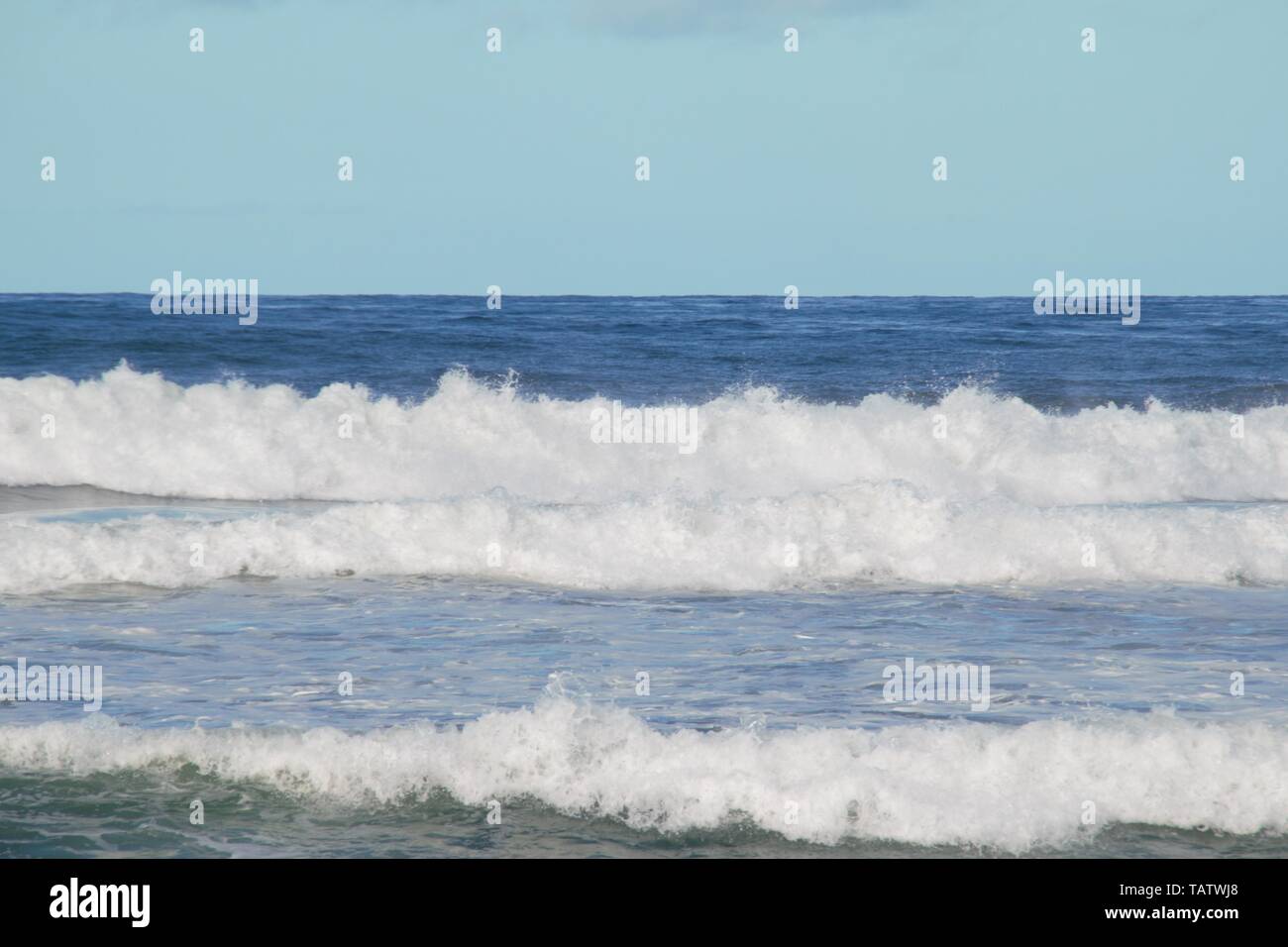 L'océan de l'Australie est d'inviter tout le monde pour un surf crazy ride Banque D'Images