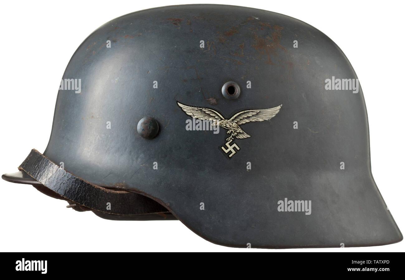 Casques, casque d'acier allemand M1935, Luftwaffe, Editorial-Use-seulement  Photo Stock - Alamy