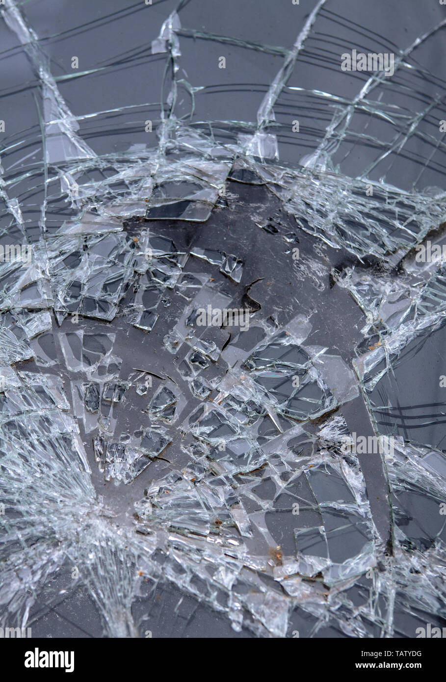 Pare-brise cassé après l'accident de voiture Banque D'Images