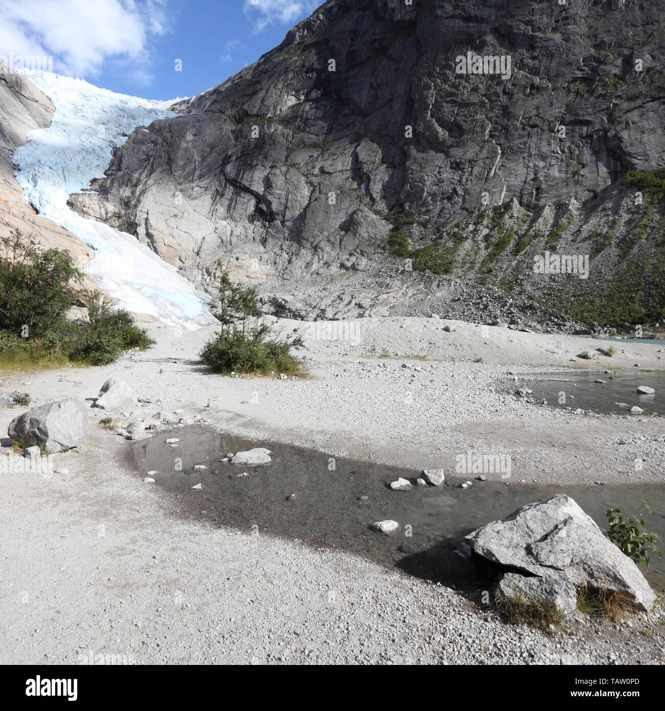 Briksdalsbreen glacier - la Norvège, le Parc National de Jostedalsbreen. La composition carrée. Banque D'Images