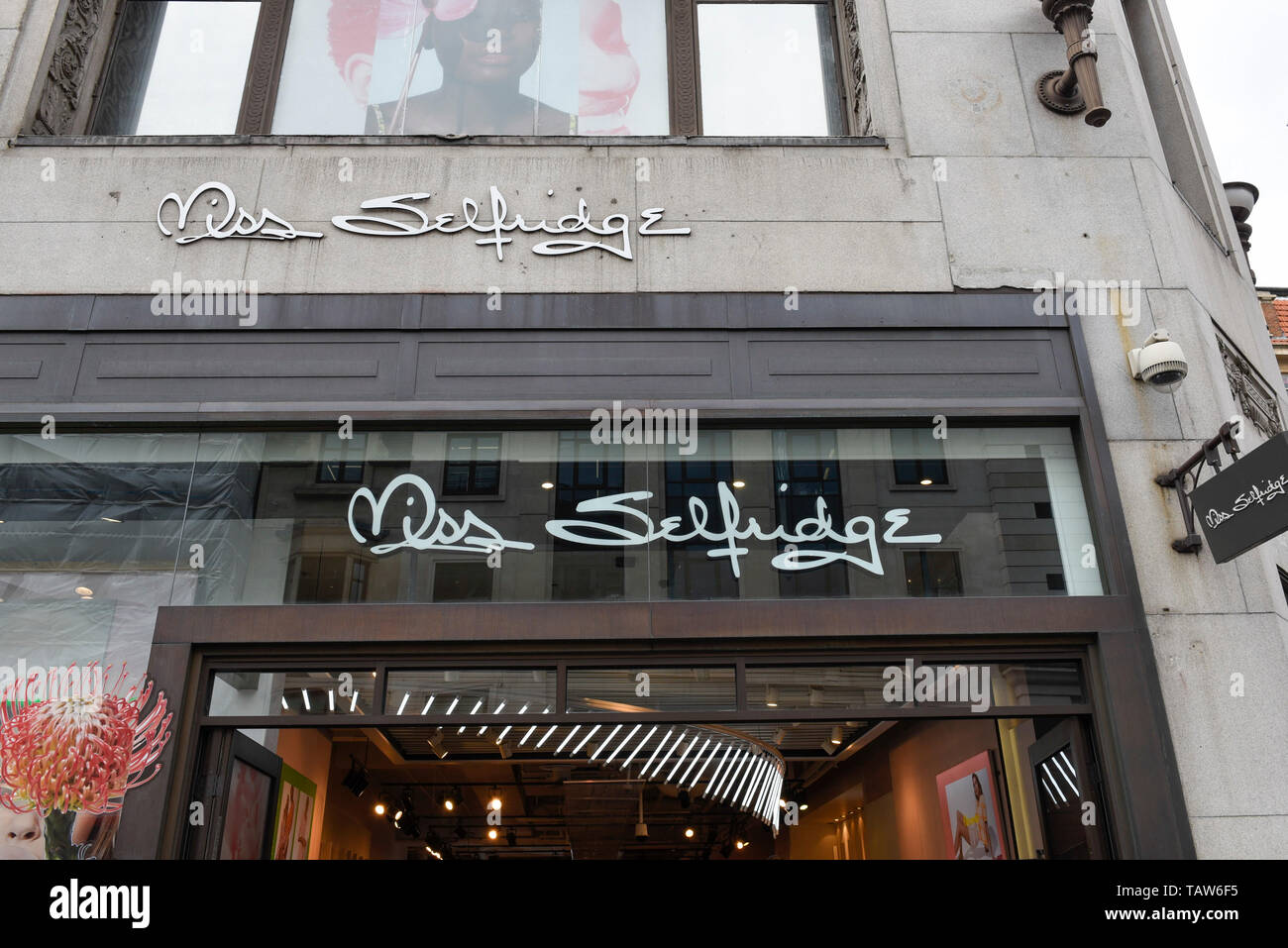 Londres, Royaume-Uni. 28 mai 2019. L'extérieur de la Miss Selfridge flagship store sur Oxford Circus. Sir Philip Green's Arcadia Group est de fermer le magasin en juillet 2019 et de le déplacer d'une concession dans la proximité de Topshop. Groupe d'Arcadia, qui comprend aussi Topshop, Wallis, Dorothy Perkins, Evans et Burton, demandera l'approbation des créanciers pour un arrangement volontaire de l'entreprise (CVA), permettant la fermeture du magasin et louer des coupes. Crédit : Stephen Chung / Alamy Live News Banque D'Images