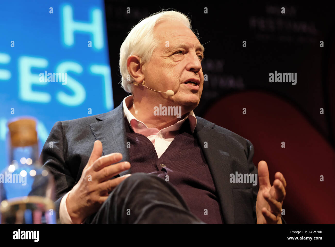 Hay Festival, Hay on Wye, Powys, Wales, UK - Mardi 28 Mai 2019 - John Simpson le BBC World Affairs Editor sur scène à l'Hay Festival de parler de son nouveau livre thriller Moscou, minuit. Photo Steven Mai / Alamy Live News Banque D'Images