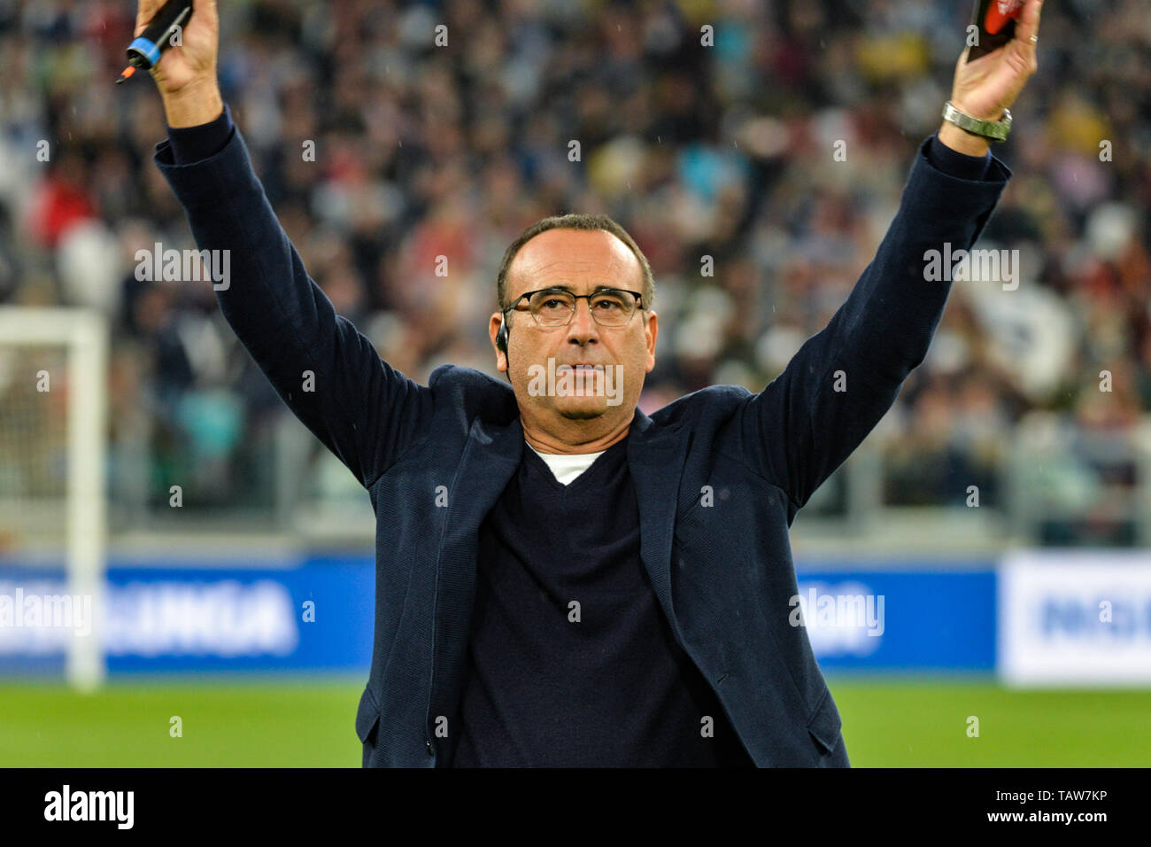 Turin, Italie. 28 mai, 2019. Carlo Conti vu faire des gestes pendant la Partita Del Cuore' Charity match au Stade Allianz. Campioni per la Ricerca gagner l 'champions' recherche 3-2 contre l'italien 'chanteurs' National. Credit : SOPA/Alamy Images Limited Live News Banque D'Images