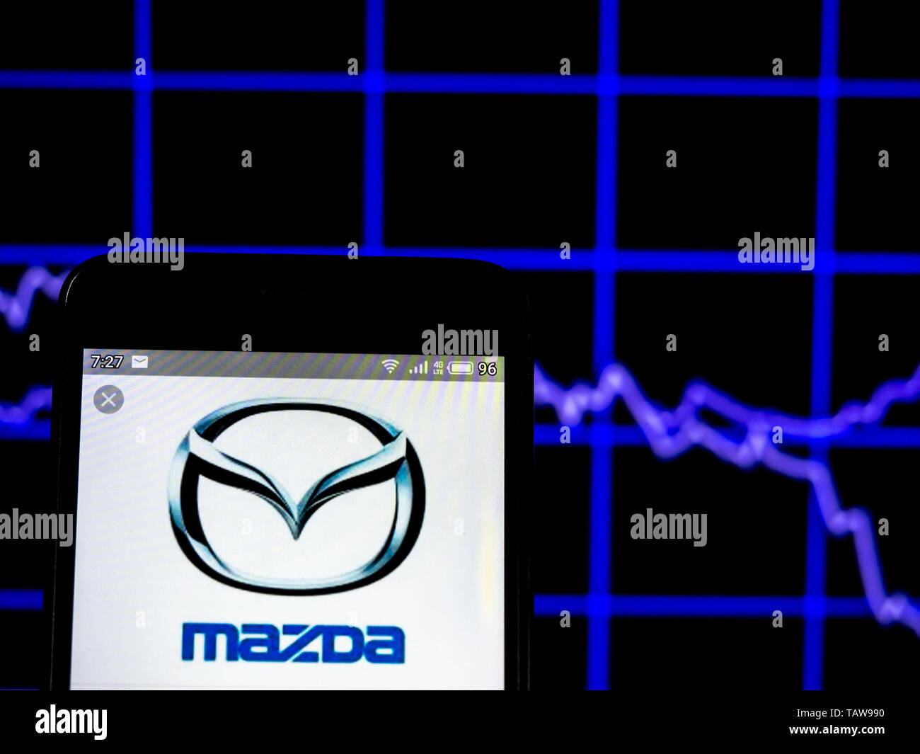 L'Ukraine. 4 mai, 2019. Sur cette photo, l'illustration a Mazda Motor Corporation vu le logo affiché sur un smartphone. Crédit : Igor Golovniov SOPA/Images/ZUMA/Alamy Fil Live News Banque D'Images