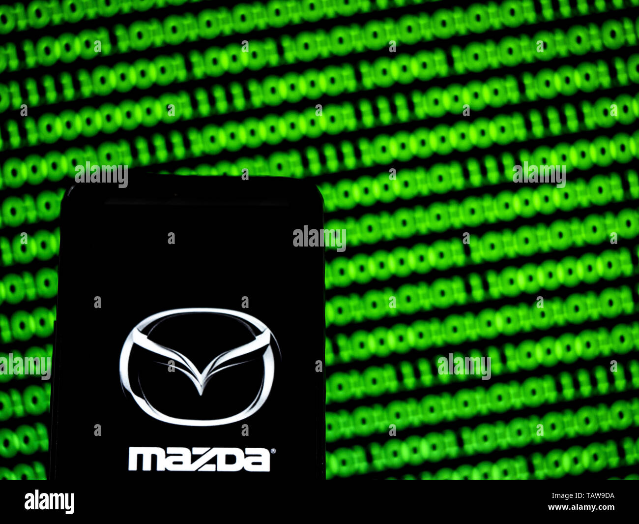 L'Ukraine. 4 mai, 2019. Sur cette photo, l'illustration a Mazda Motor Corporation vu le logo affiché sur un smartphone. Crédit : Igor Golovniov SOPA/Images/ZUMA/Alamy Fil Live News Banque D'Images