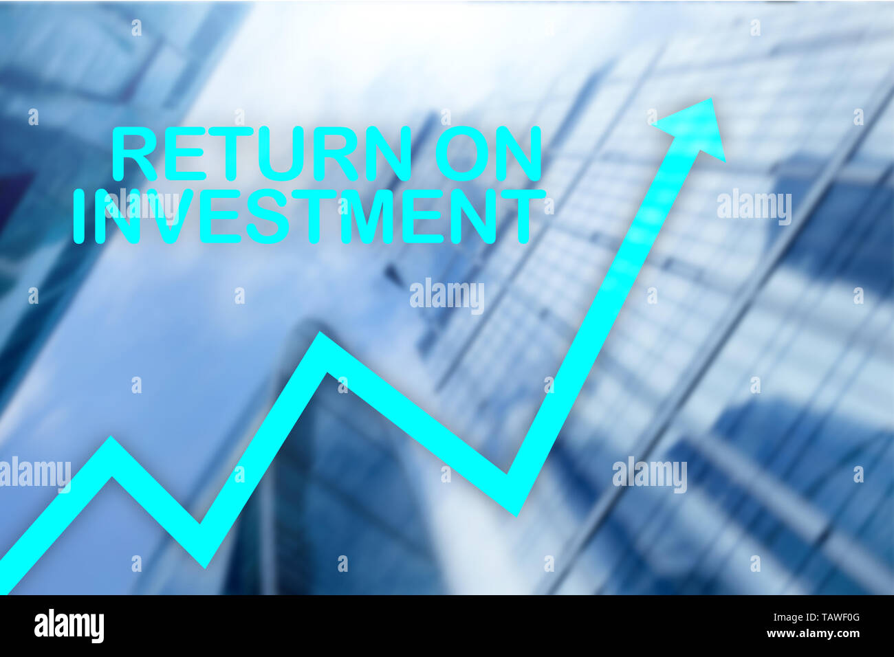 ROI - Retour sur investissement. Stock trading et croissance financière concept sur l'arrière-plan flou centre d'affaires. Banque D'Images