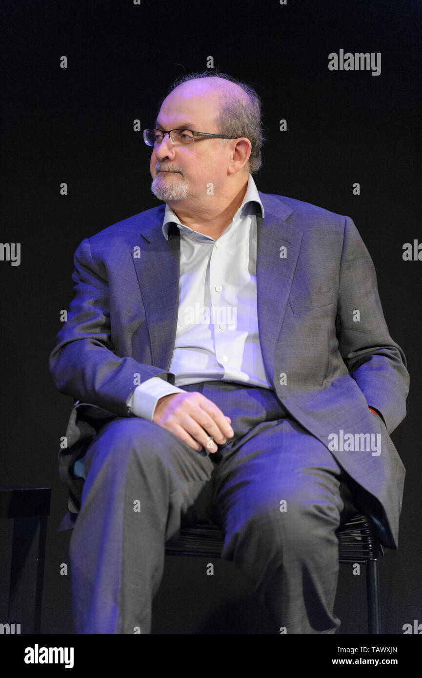 Salman Rushdie à la Cheltenham Literature Festival, 10 octobre 2014. Banque D'Images
