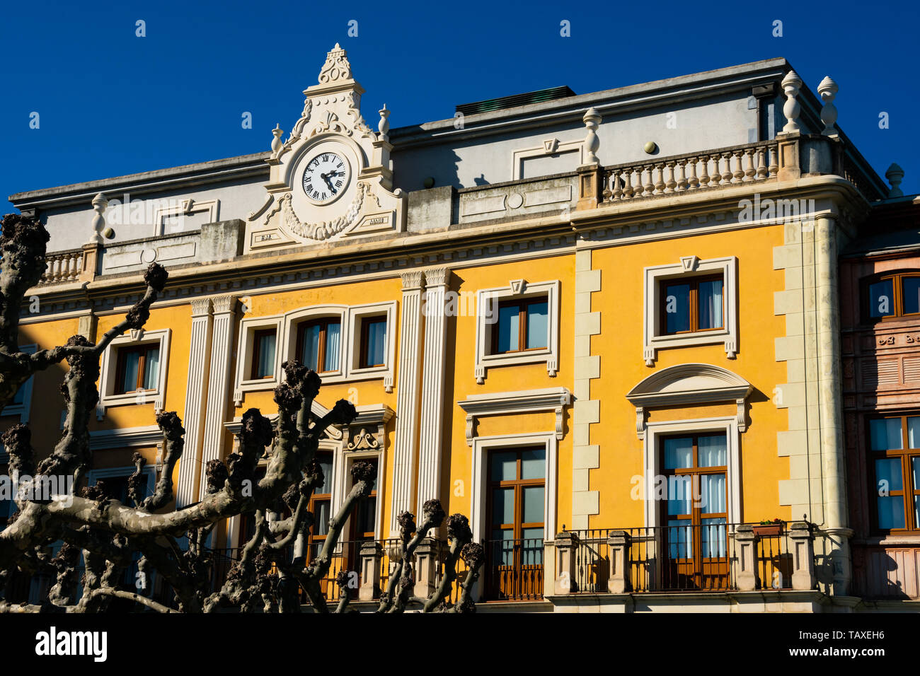 La façade de l'immeuble ancien à Solar Plaza. Portugalete, Espagne Banque D'Images