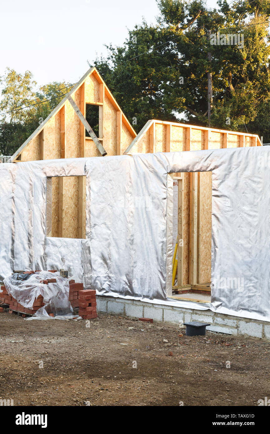L'annexe, l'annexe ou maison ossature bois Construire avec extension et isolation murale Banque D'Images