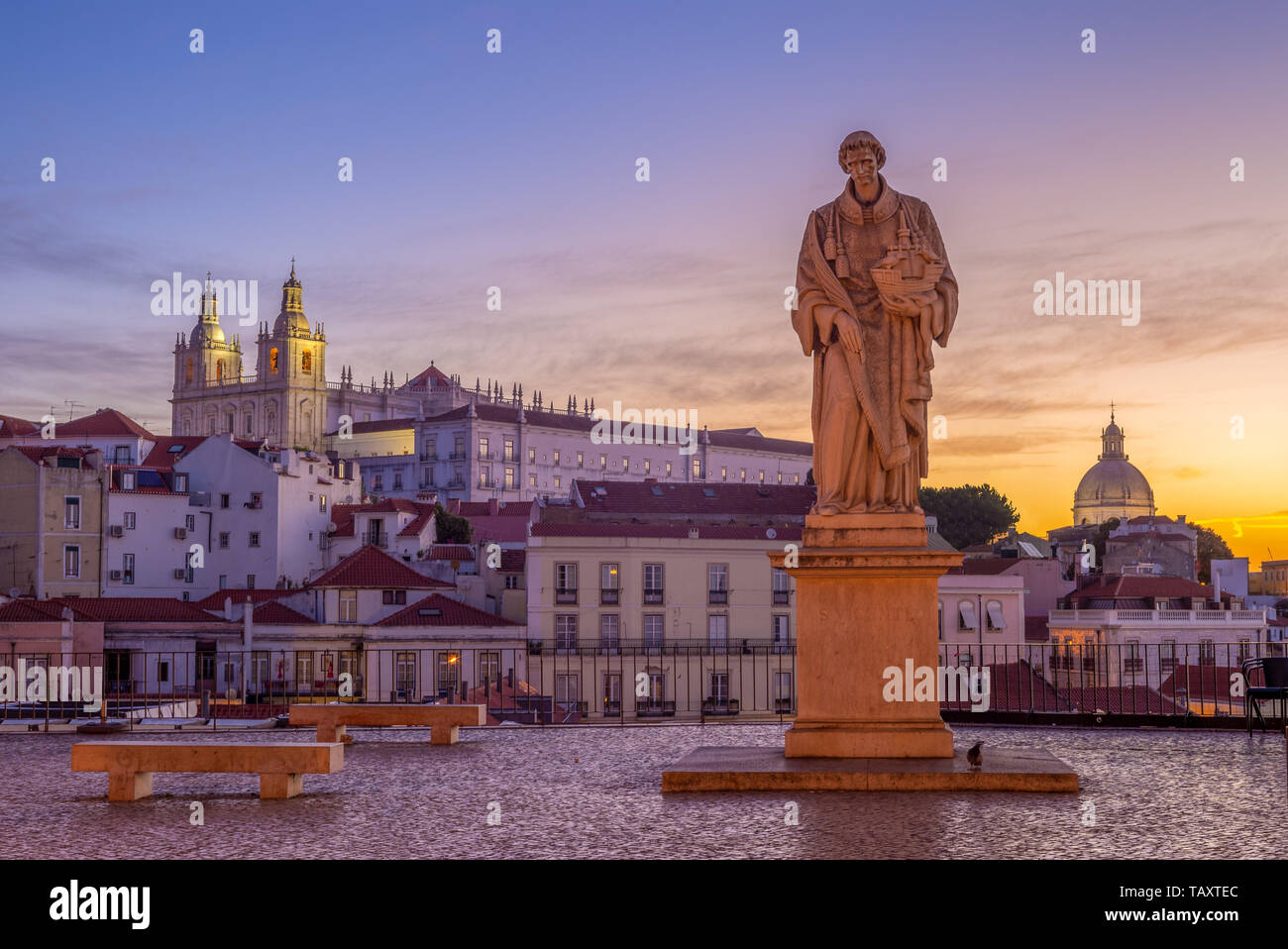 Statue au Miradouro de Santa Luzia à Lisbonne Banque D'Images