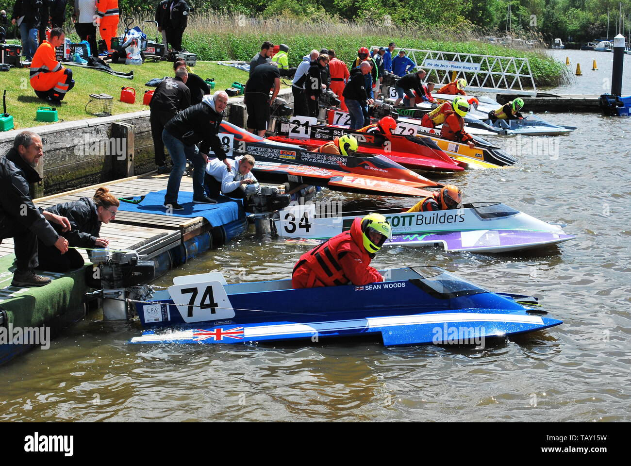 Bateau de Moteur - course - Classe OSY400 Action Pit Banque D'Images