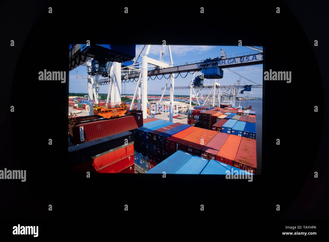 Chargement et déchargement de marchandises conteneurisées au port de Savannah, Géorgie Banque D'Images