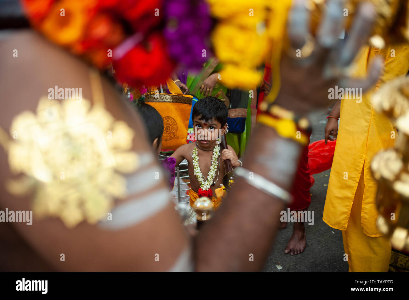 21.01.2019, Singapour, Singapour - , un petit garçon pendant les préparatifs de la Thaipusam festival au Sri Srinivasa Perumal Temple dans peu d'Ind Banque D'Images