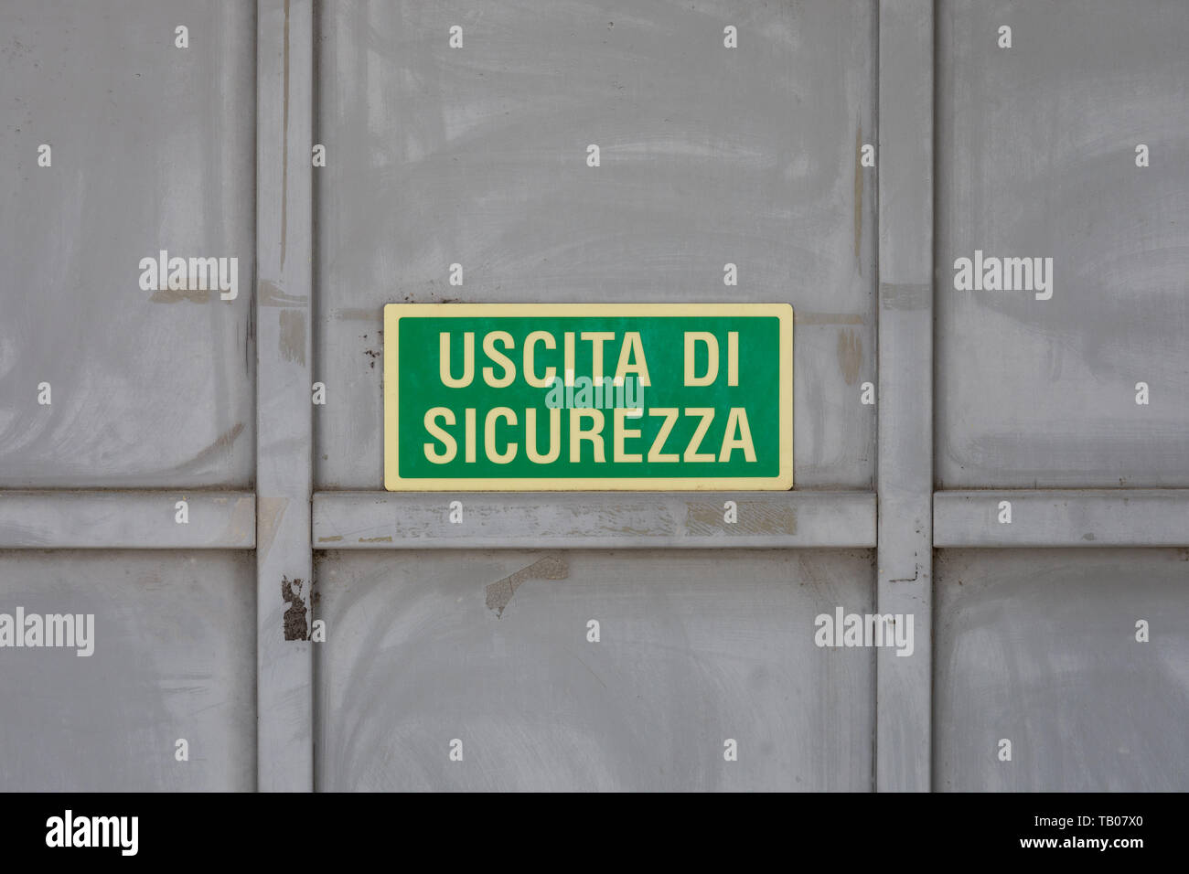 Uscita di sicurezza (sortie de secours) en Italie Banque D'Images