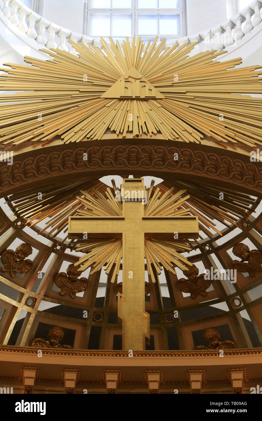Monogramme de Dieu et croix. La cathédrale de la Trinité. Saint-Pétersbourg. Banque D'Images