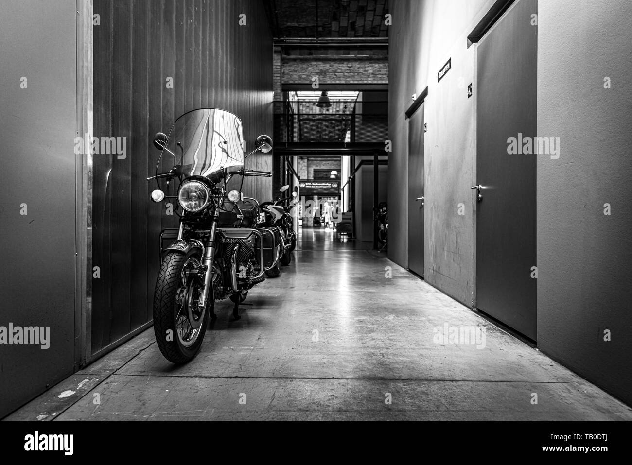 BERLIN - 11 MAI 2019 : de moto Moto Guzzi V1000 Convert. Noir et blanc. 32ème Journée Oldtimer Berlin-brandebourg. Banque D'Images