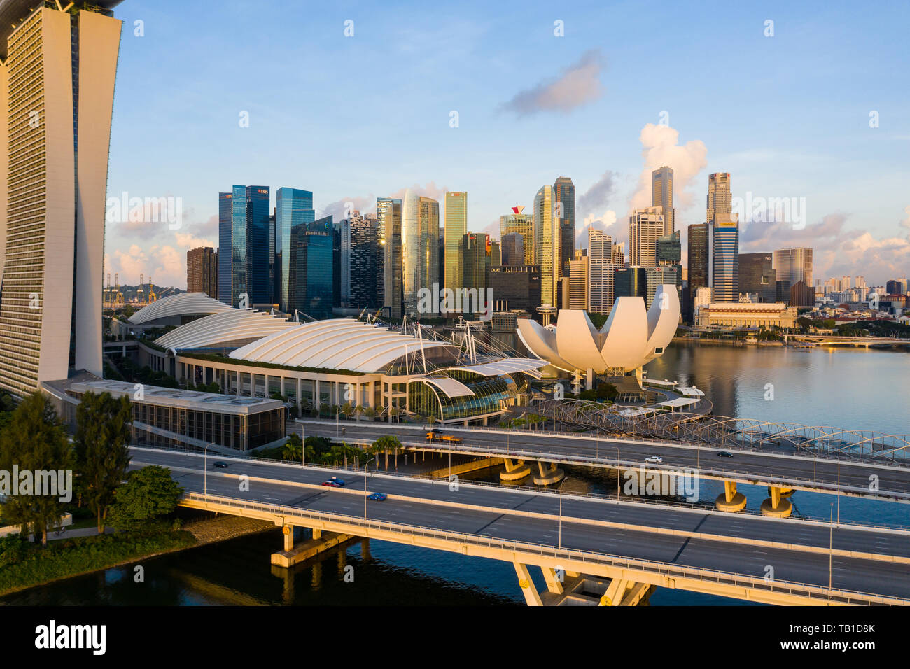 Vue aérienne des imposantes infrastructures urbaines développées à Singapour. Banque D'Images