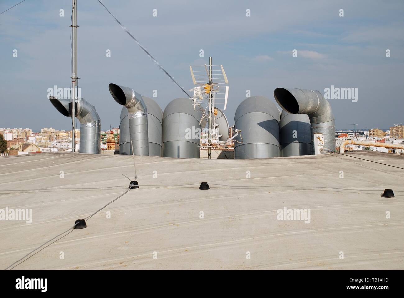 Les conduits de ventilation sur le toit de la Metropol Parasol à Séville, Espagne, le 2 avril 2019. Banque D'Images